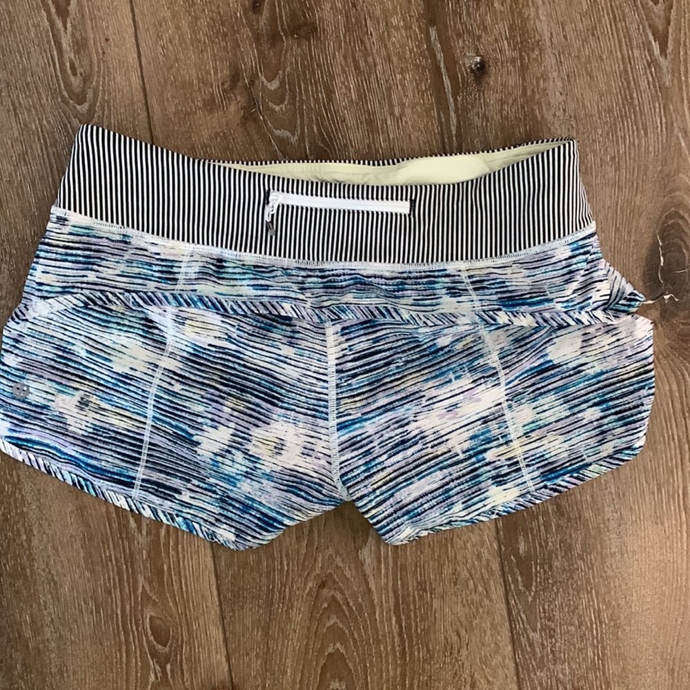 Lululemon speed up shorts, low waist, 2.5 inch inseam - Picture 3 of 6